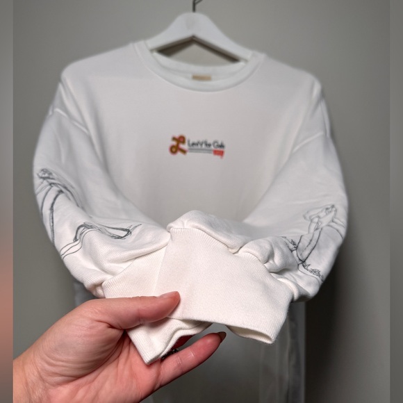 Levi’s White Graphic Crewneck Sweatshirt – XS – Clean & Minimal Style - Picture 2 of 7